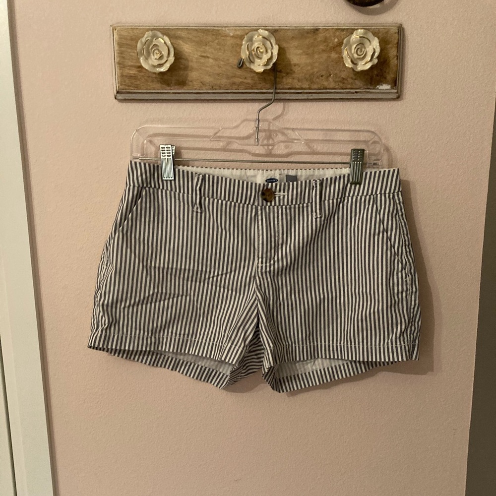 Old Navy striped shorts!!